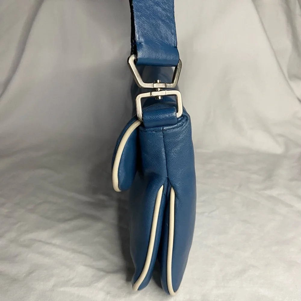 Prada vintage leather bag EXCELLENT CONDITION blue w white piping lock/keys - Picture 4 of 12